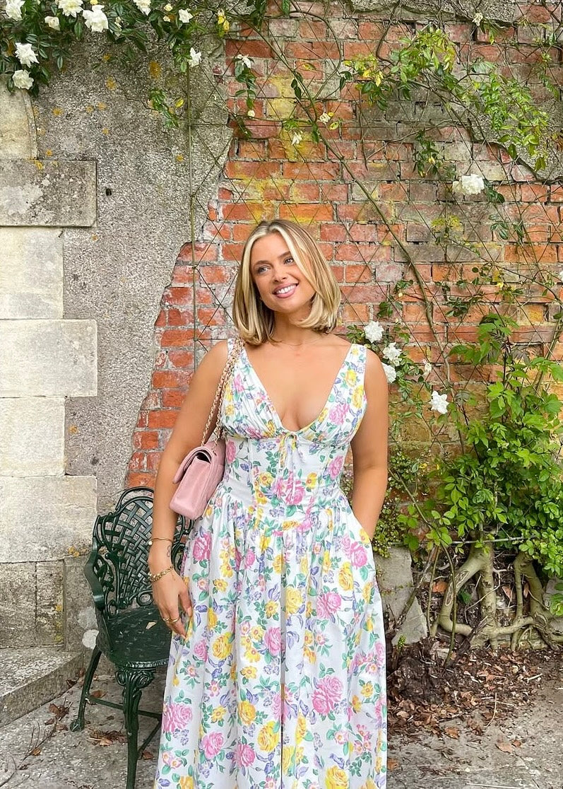 Aeliana - Elegant Flattering Spring Dress